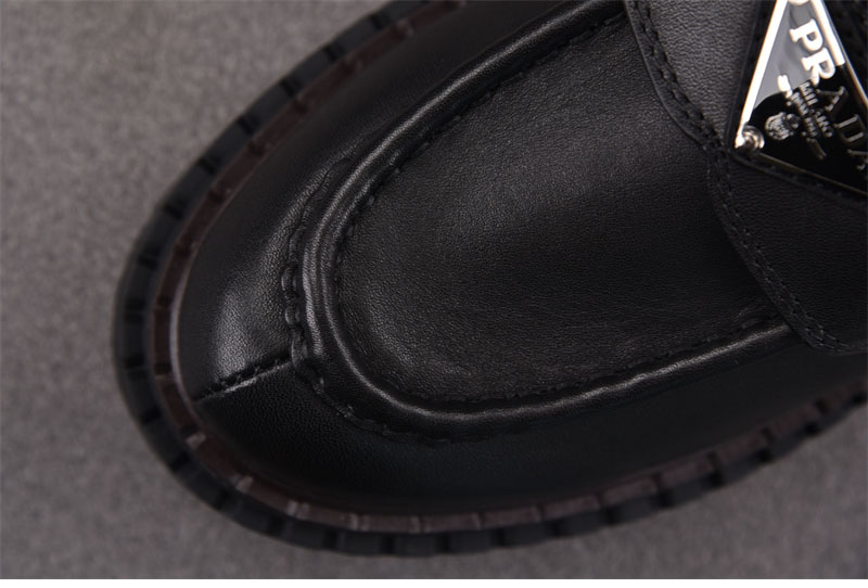 P R A D A 프라다 브러쉬드 레더 러버 솔 로퍼 레플리카 2번 이미지 - 신발 | 세미샵 레플리카 사이트