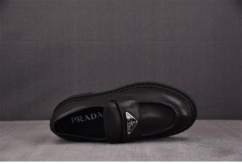 P R A D A 프라다 브러쉬드 레더 러버 솔 로퍼 레플리카 13번 이미지 - 신발 | 세미샵 레플리카 사이트