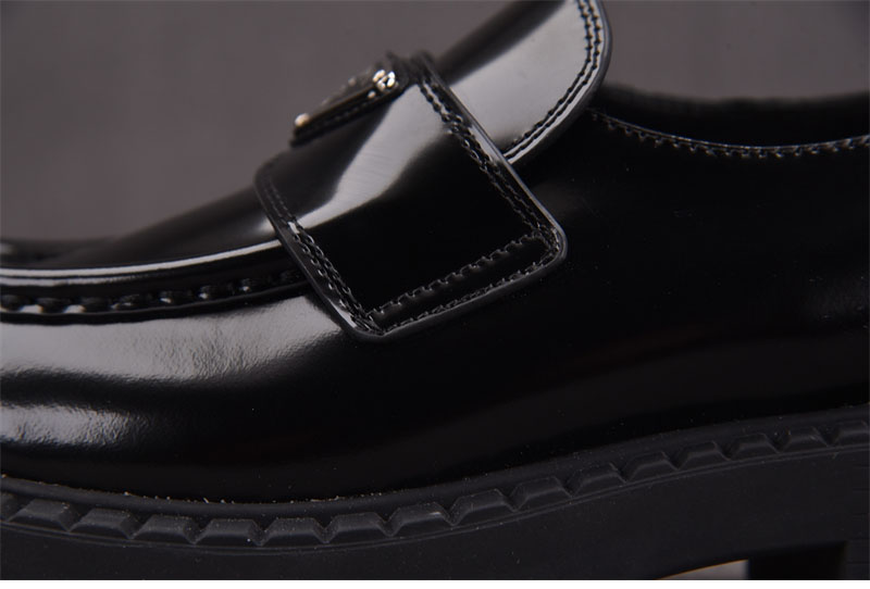 P R A D A 프라다 초콜릿 브러쉬드 페이턴트 로퍼 레플리카 3번 이미지 - 신발 | 세미샵 레플리카 사이트