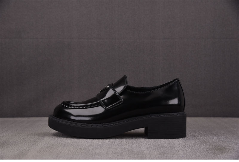 P R A D A 프라다 초콜릿 브러쉬드 페이턴트 로퍼 레플리카 4번 이미지 - 신발 | 세미샵 레플리카 사이트