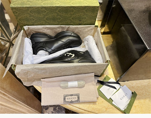 Gucci 구찌 인터로킹 g 라이톤 스니커즈 레플리카 2번 이미지 - 신발 | 세미샵 레플리카 사이트