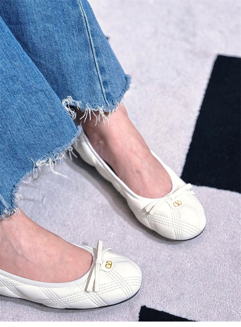 *기타 발렌티노 가라바니 퀼티 67 발레리나 플랫 슈즈 레플리카 17번 이미지 - 신발 | 세미샵 레플리카 사이트