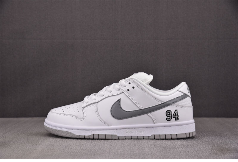 나이키 x 슈프림 SB 덩크 로우 메탈릭 실버 HQ8487-100 - 상세 이미지