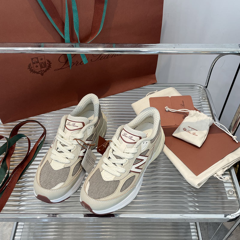 뉴발란스 x 로로피아나 990v6 스니커즈