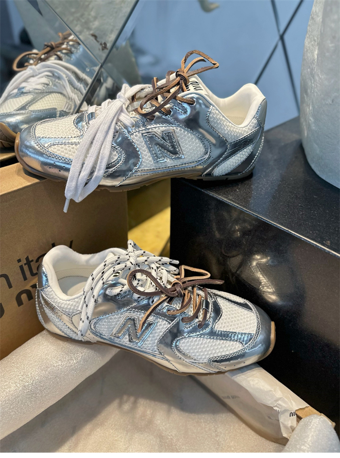New Balance 뉴발란스 x 미우미우 530 SL 메탈릭 가죽 메쉬 스니커즈 레플리카 3번 이미지 - 신발 | 세미샵 레플리카 사이트