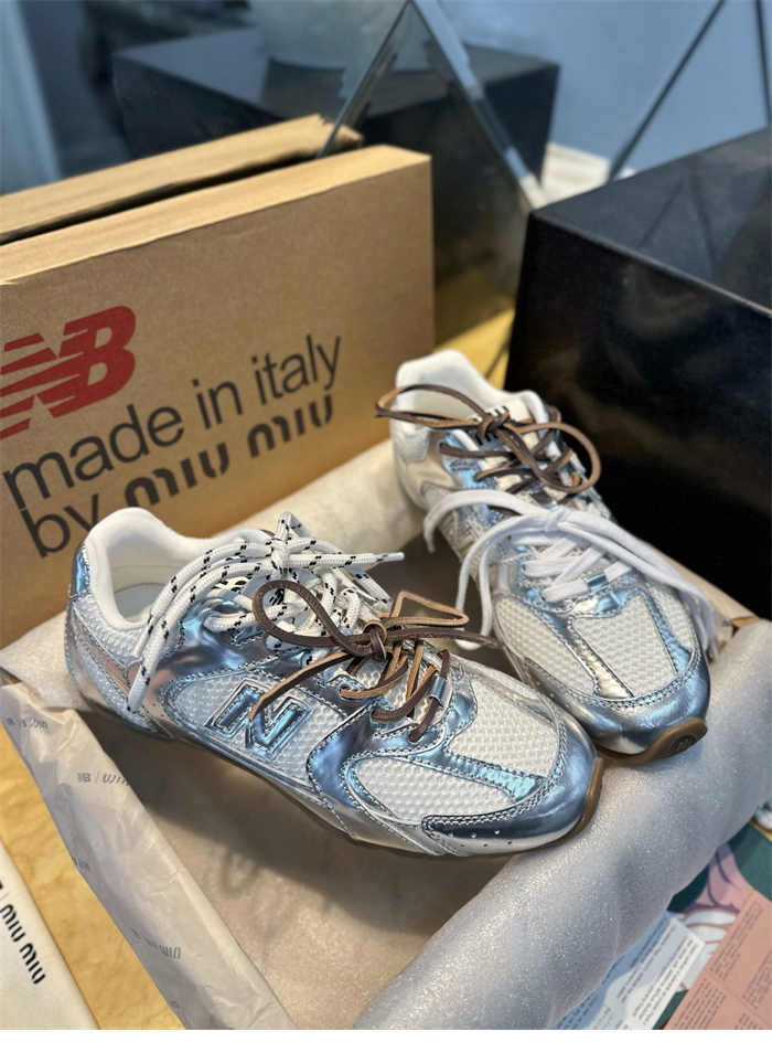 New Balance 뉴발란스 x 미우미우 530 SL 메탈릭 가죽 메쉬 스니커즈 레플리카 4번 이미지 - 신발 | 세미샵 레플리카 사이트