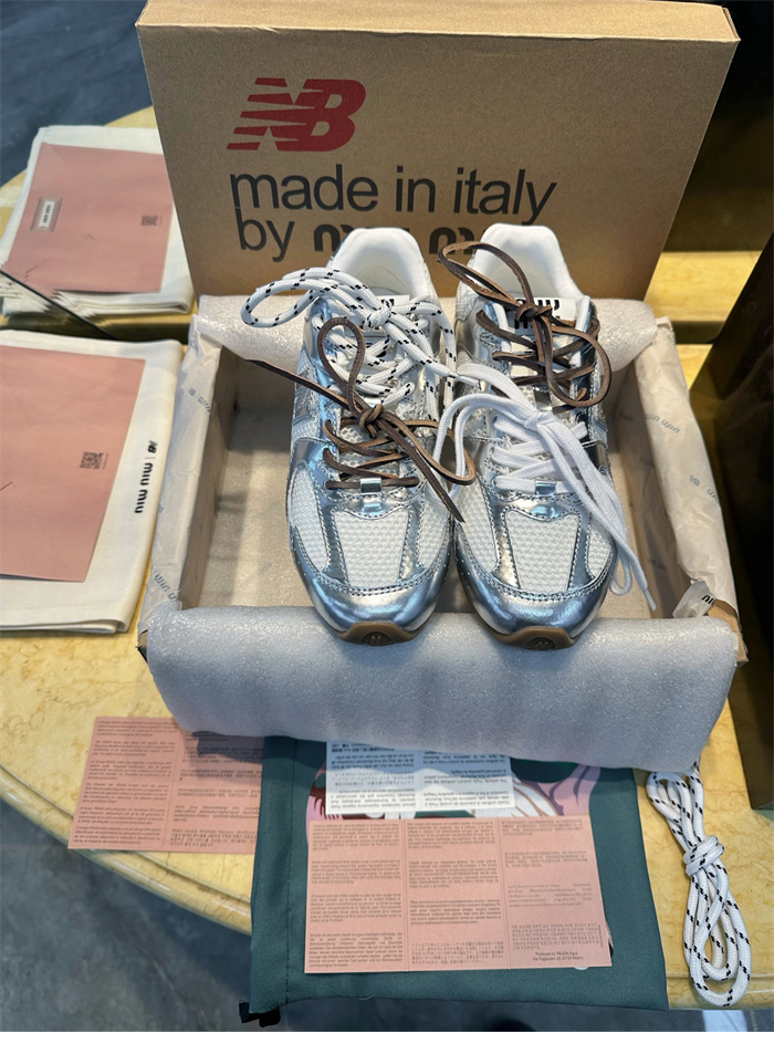 New Balance 뉴발란스 x 미우미우 530 SL 메탈릭 가죽 메쉬 스니커즈 레플리카 5번 이미지 - 신발 | 세미샵 레플리카 사이트