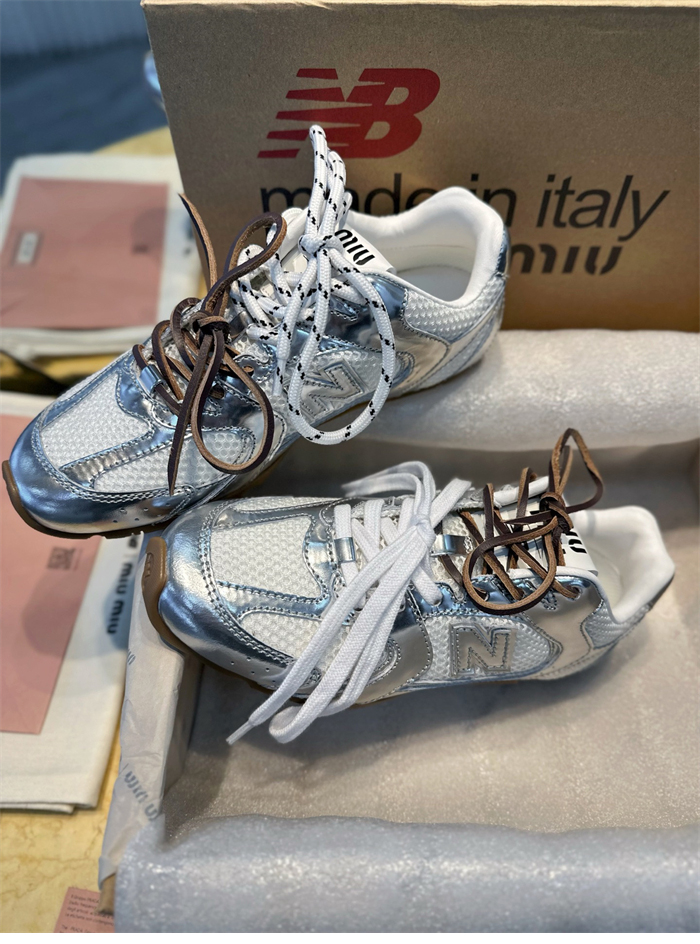 New Balance 뉴발란스 x 미우미우 530 SL 메탈릭 가죽 메쉬 스니커즈 레플리카 6번 이미지 - 신발 | 세미샵 레플리카 사이트