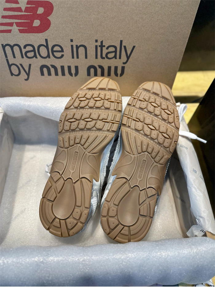 New Balance 뉴발란스 x 미우미우 530 SL 메탈릭 가죽 메쉬 스니커즈 레플리카 9번 이미지 - 신발 | 세미샵 레플리카 사이트