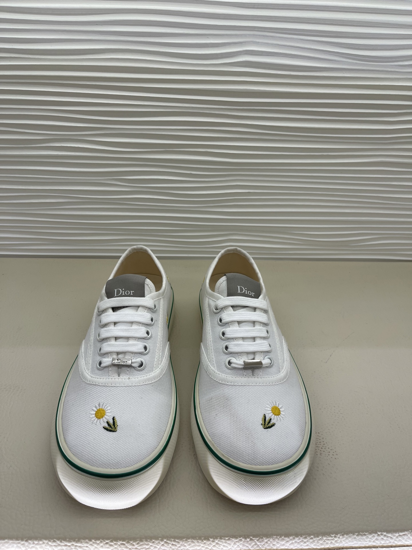 디올 솔트윈드 뮬 스니커즈 69번 이미지