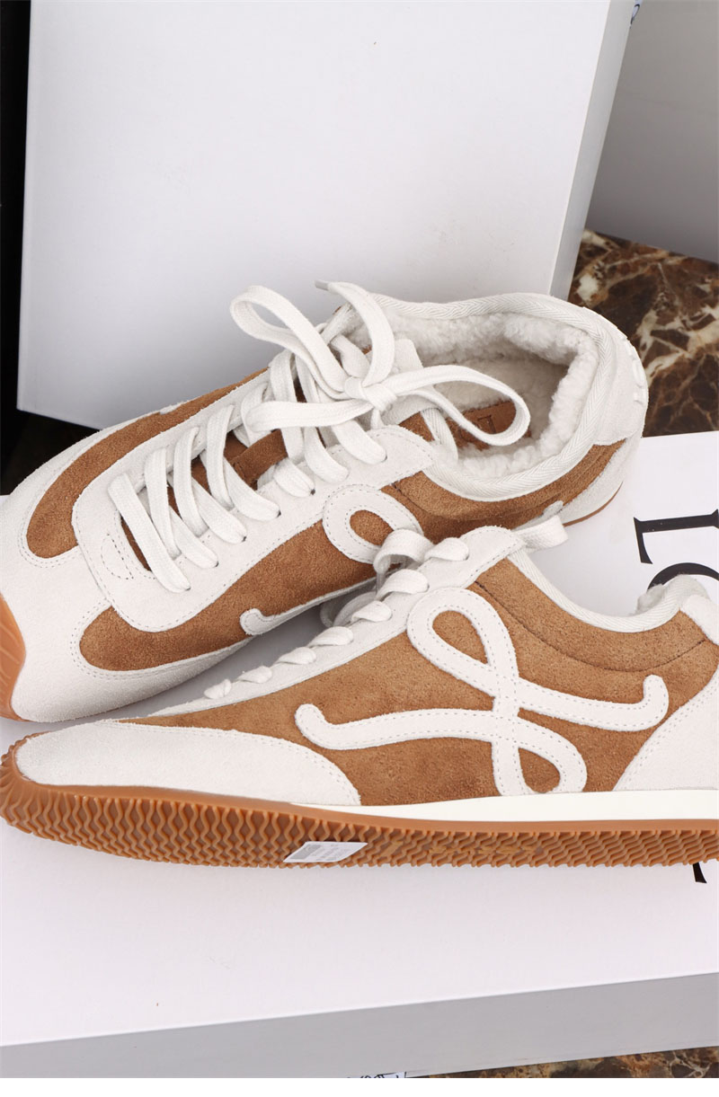 로에베 로에베 발레 러너 2.0 스웨이드 시어링 스니커즈 레플리카 8번 이미지 - 신발 | 세미샵 레플리카 사이트