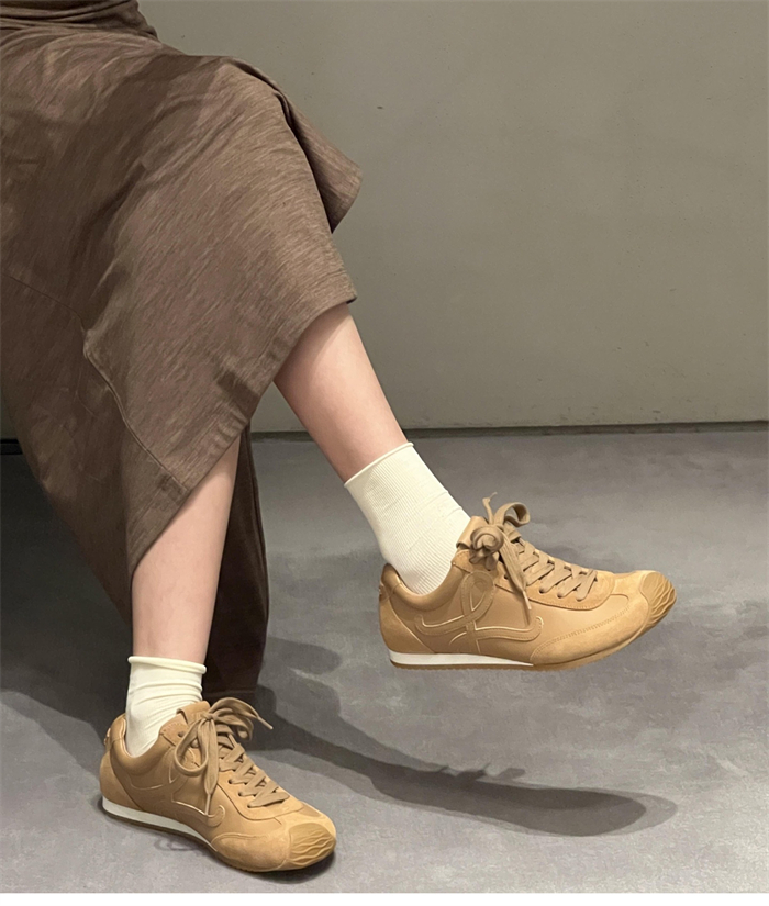 로에베 발레러너 2.0 소프트 카프스킨 시나몬 - 상세 이미지