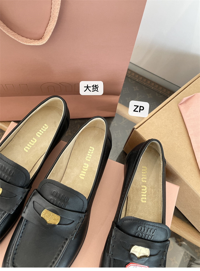 미우미우 25SS 클래식 페니로퍼 - 상세 이미지