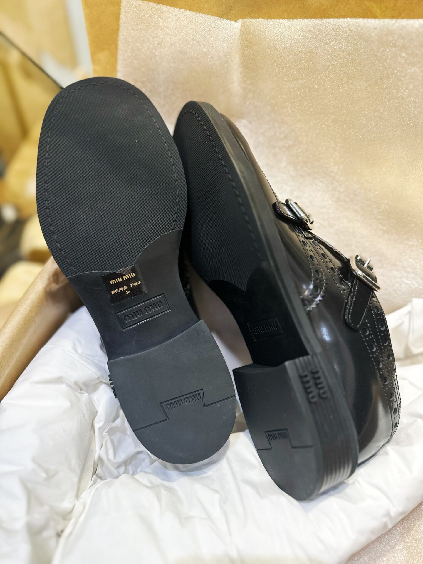 미우미우 X 처치스 블랙 브러쉬드 가죽 더블 몽크 브로그 슈즈 “35SIZE – 40SIZE” - 상세 이미지