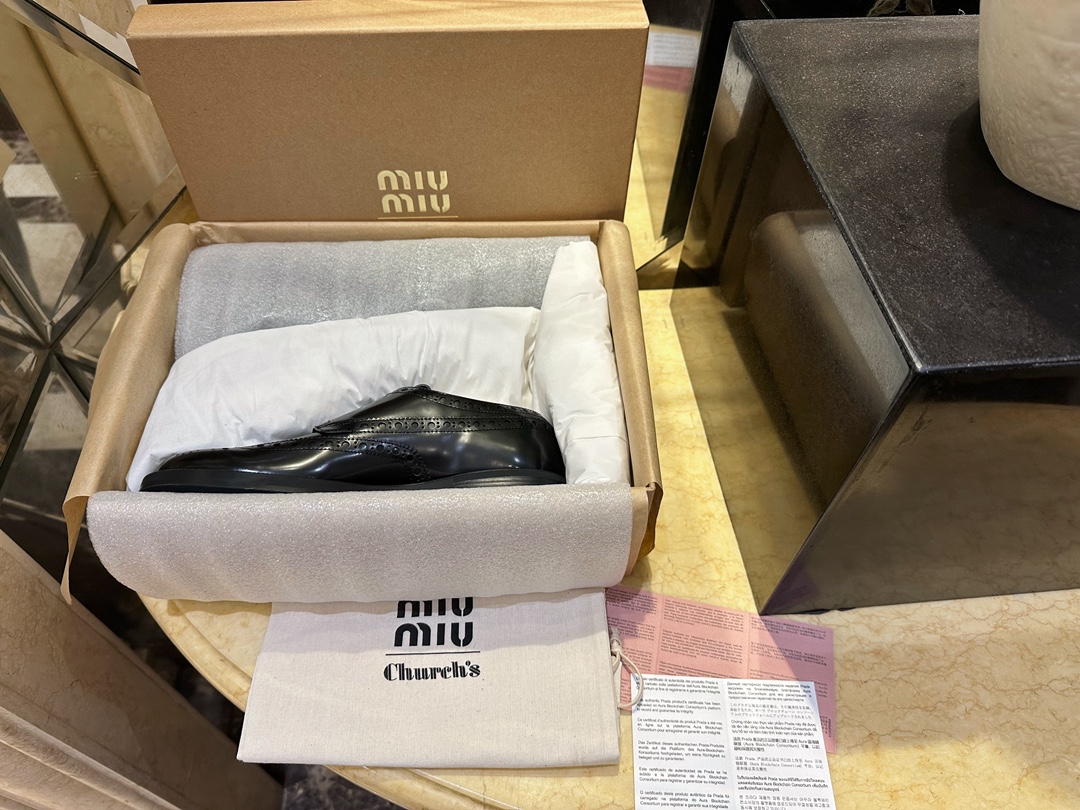 미우미우 X 처치스 블랙 브러쉬드 가죽 더블 몽크 브로그 슈즈 “35SIZE – 40SIZE” - 상세 이미지