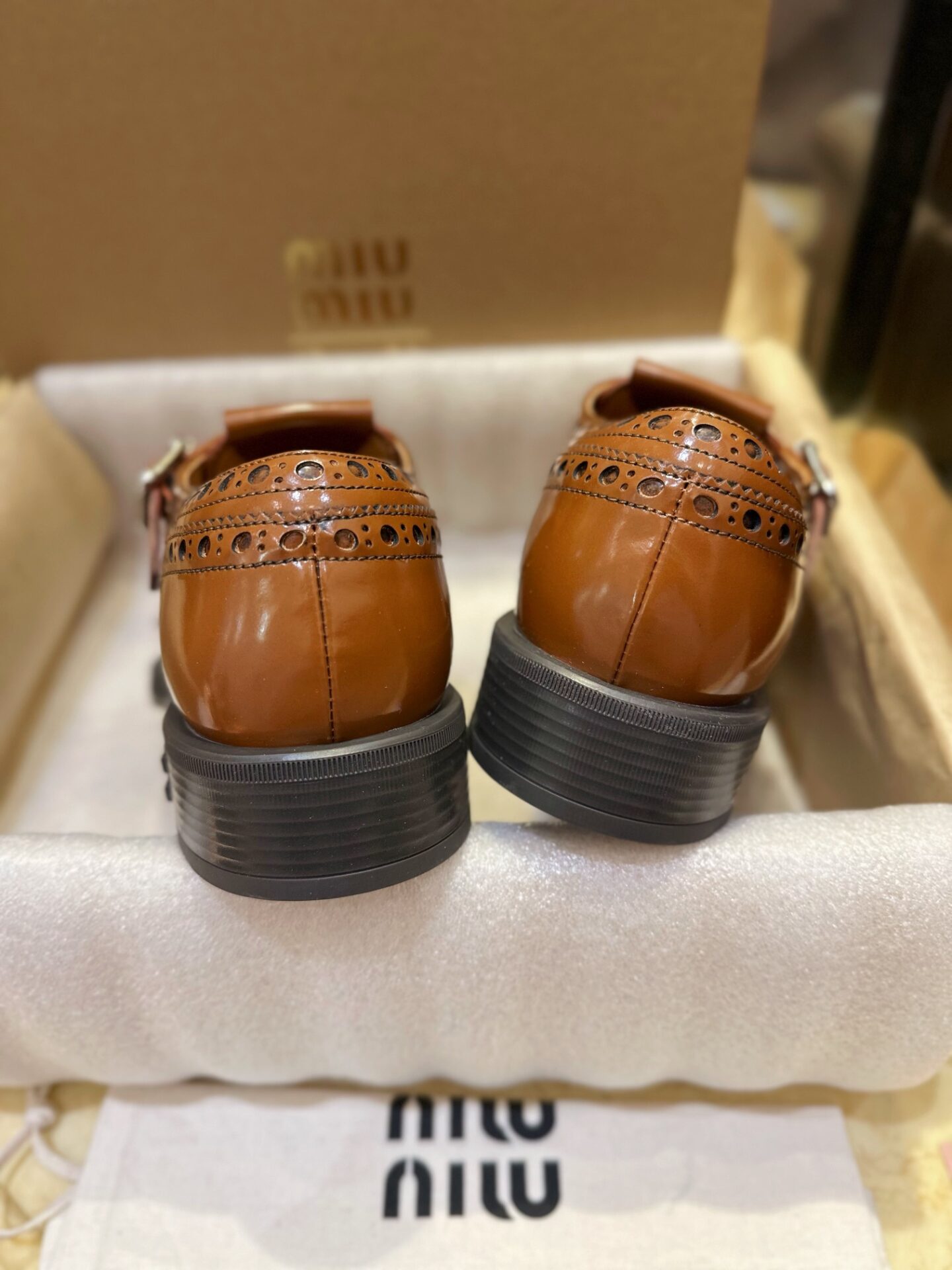 미우미우 X 처치스 타바코 브러쉬드 가죽 더블 몽크 브로그 슈즈 “35SIZE – 40SIZE” - 상세 이미지