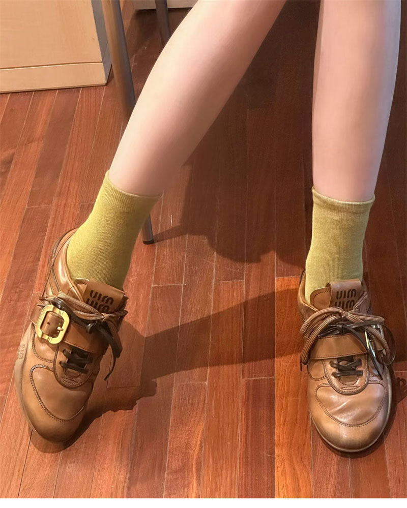 미우미우 미우미우 로고 버클 스트랩 레더 스니커즈 레플리카 2번 이미지 - 신발 | 세미샵 레플리카 사이트