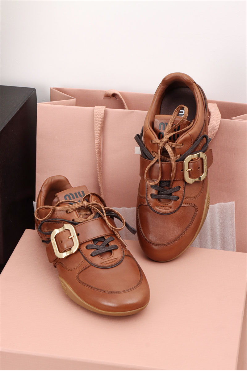 미우미우 미우미우 로고 버클 스트랩 레더 스니커즈 레플리카 16번 이미지 - 신발 | 세미샵 레플리카 사이트
