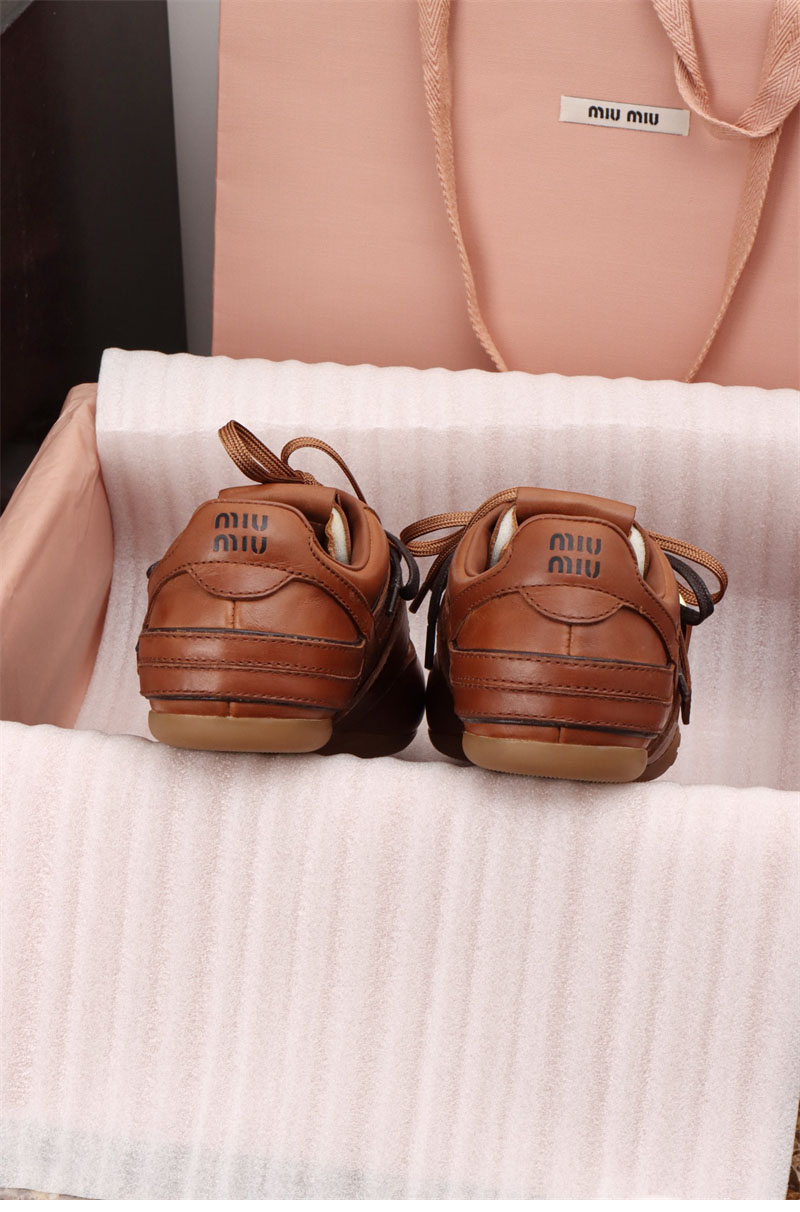 미우미우 미우미우 로고 버클 스트랩 레더 스니커즈 레플리카 13번 이미지 - 신발 | 세미샵 레플리카 사이트