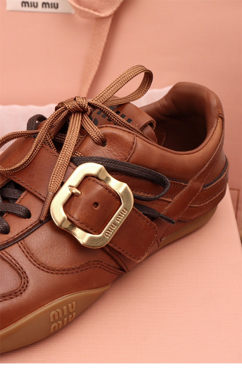 미우미우 미우미우 로고 버클 스트랩 레더 스니커즈 레플리카 14번 이미지 - 신발 | 세미샵 레플리카 사이트