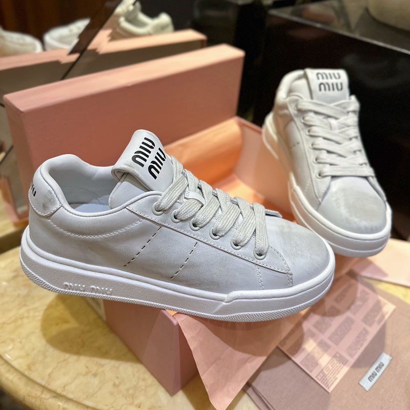 미우미우 블리치드 스니커즈