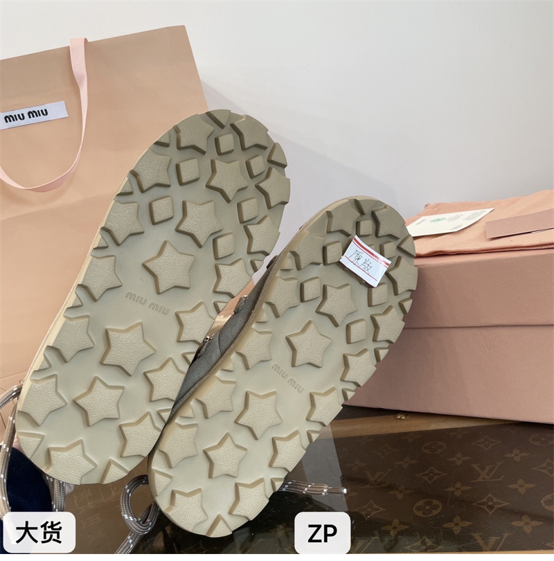 미우미우 스웨이드 시어링 부티 데저트 - 상세 이미지