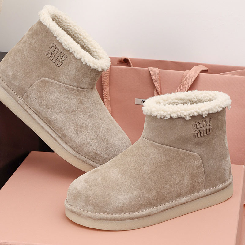 미우미우 미우미우 스웨이드 시어링 앵클 부츠 레플리카 6번 이미지 - 신발 | 세미샵 레플리카 사이트