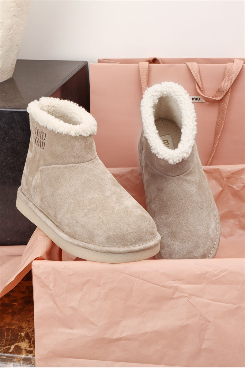 미우미우 미우미우 스웨이드 시어링 앵클 부츠 레플리카 14번 이미지 - 신발 | 세미샵 레플리카 사이트