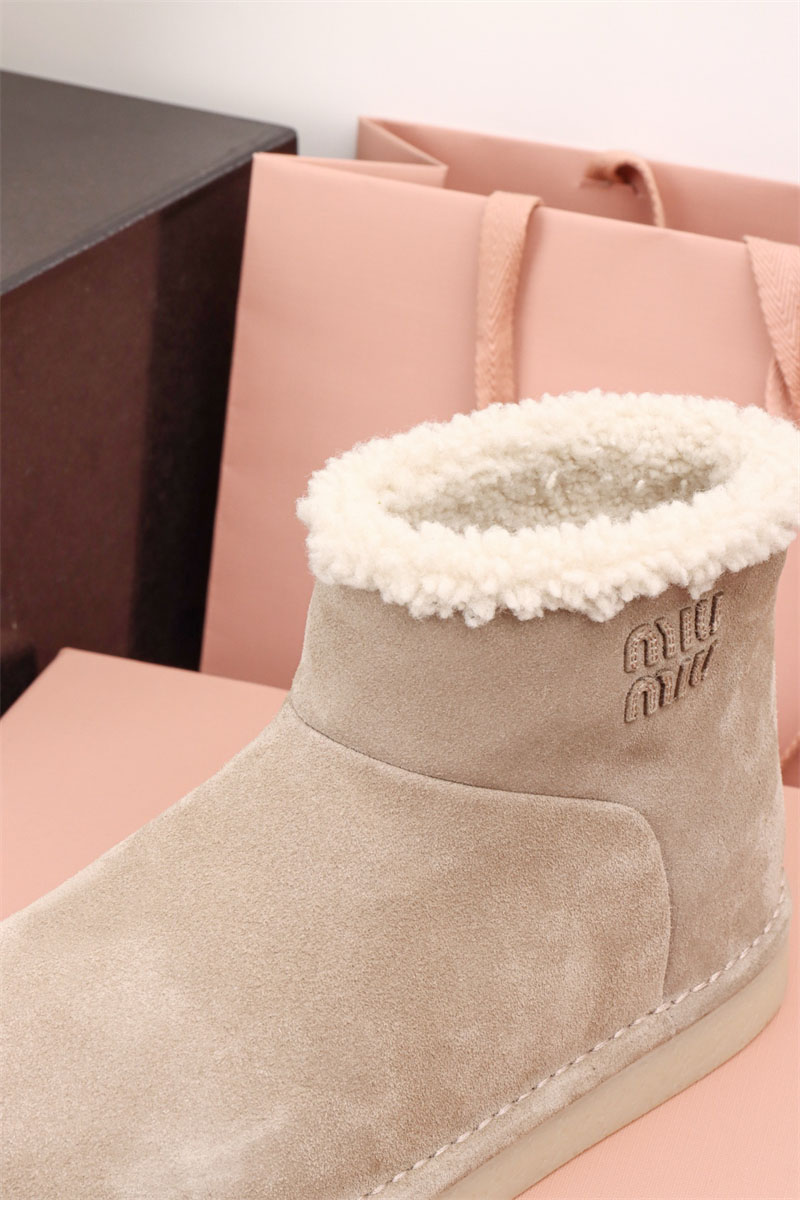 미우미우 미우미우 스웨이드 시어링 앵클 부츠 레플리카 16번 이미지 - 신발 | 세미샵 레플리카 사이트