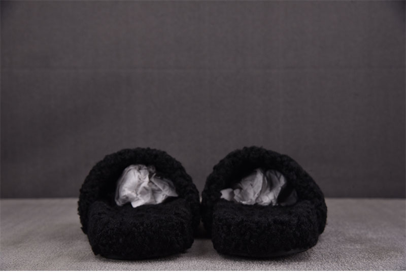 발렌시아가 웨이브로고 퍼리 슬라이드 샌들 블랙 - 상세 이미지