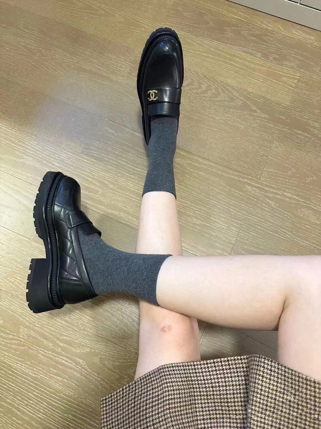 샤넬 23A 퀼팅 블랙 카프스킨 로퍼 “35SIZE – 40SIZE” - 상세 이미지