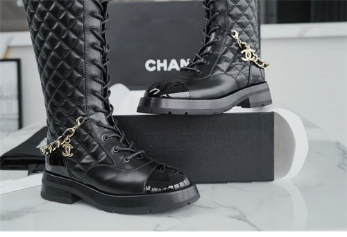 샤넬 23b 체인 로고 퀄팅 레이스업 롱 부츠 (TJ공장) - 상세 이미지