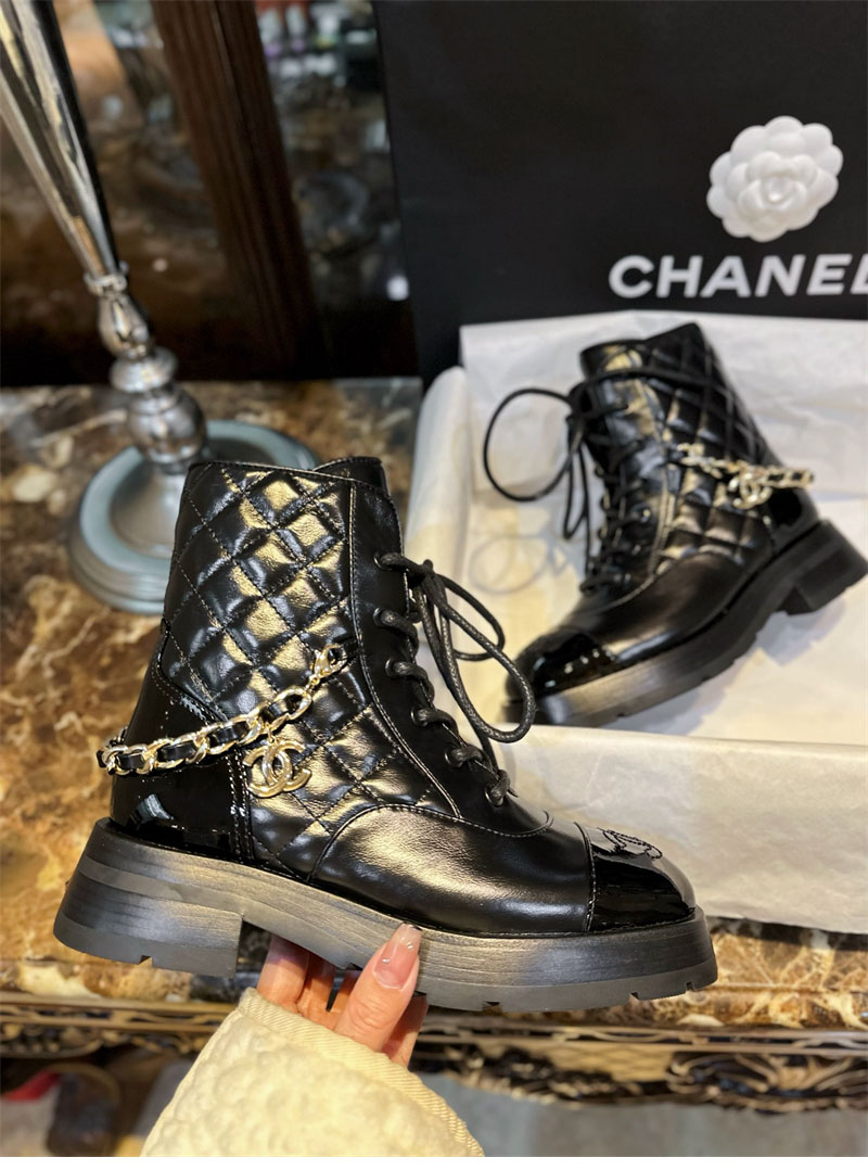 샤넬 샤넬 23b 체인 로고 퀼팅 레이스업 미들 부츠 레플리카 14번 이미지 - 신발 | 세미샵 레플리카 사이트