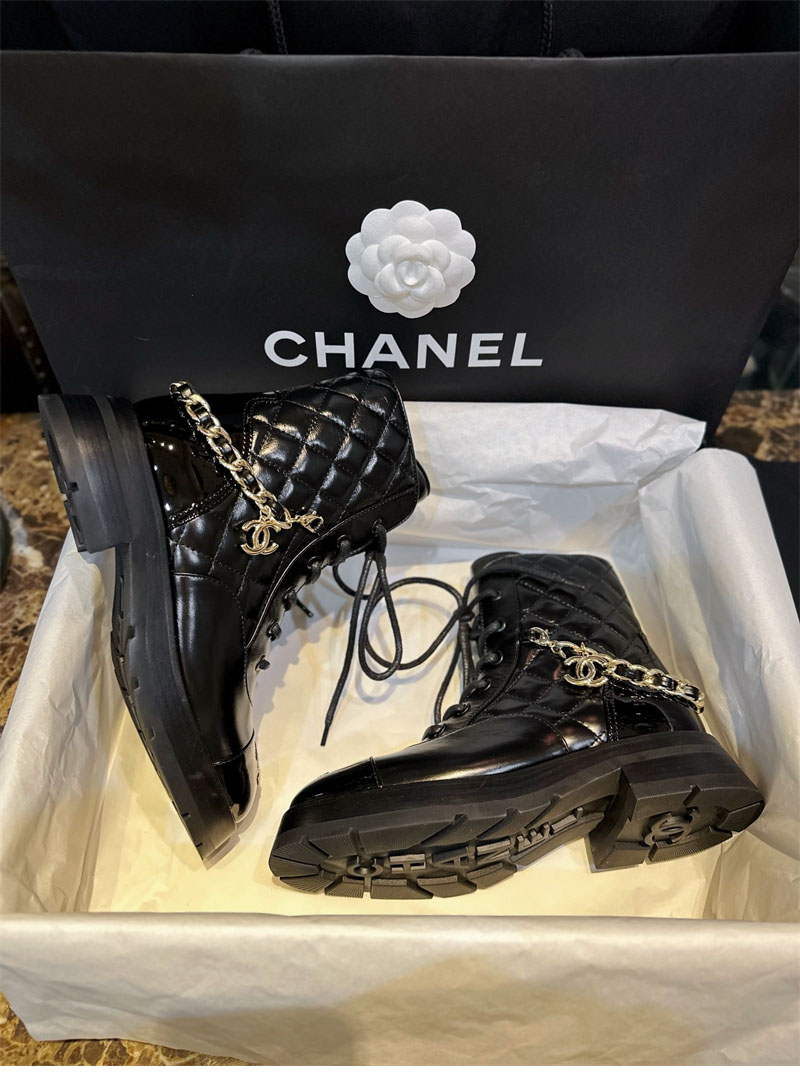 샤넬 샤넬 23b 체인 로고 퀼팅 레이스업 미들 부츠 레플리카 8번 이미지 - 신발 | 세미샵 레플리카 사이트