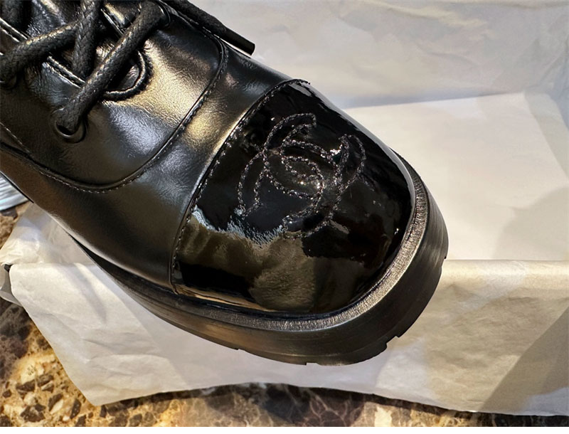 샤넬 샤넬 23b 체인 로고 퀼팅 레이스업 미들 부츠 레플리카 18번 이미지 - 신발 | 세미샵 레플리카 사이트