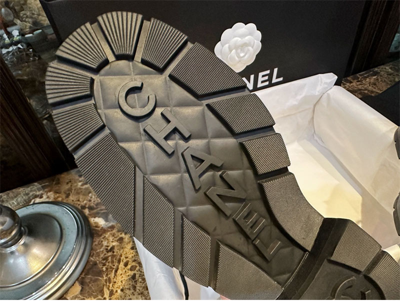 샤넬 샤넬 23b 체인 로고 퀼팅 레이스업 미들 부츠 레플리카 17번 이미지 - 신발 | 세미샵 레플리카 사이트