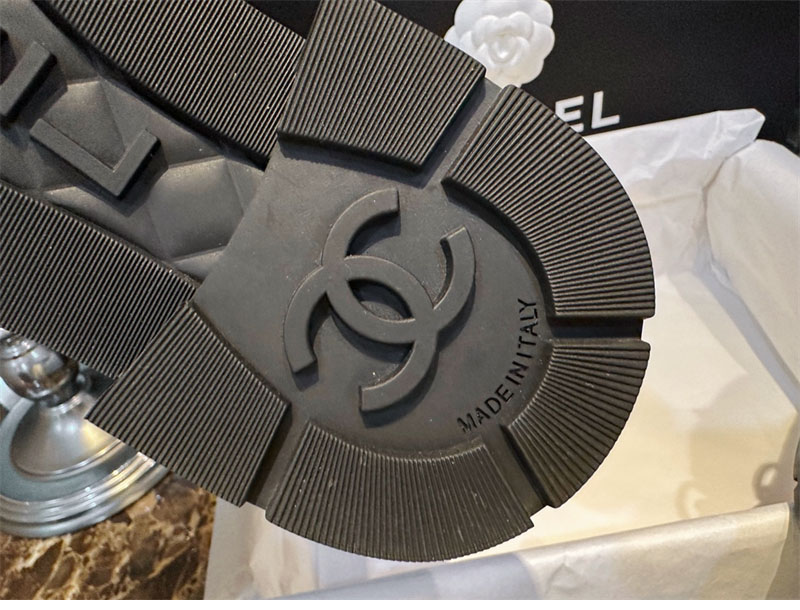 샤넬 샤넬 23b 체인 로고 퀼팅 레이스업 미들 부츠 레플리카 11번 이미지 - 신발 | 세미샵 레플리카 사이트