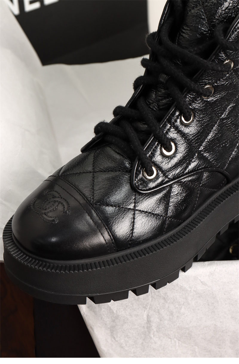 샤넬 샤넬 24A 퀼팅 레더 플랫폼 컴뱃 앵클 부츠 레플리카 19번 이미지 - 신발 | 세미샵 레플리카 사이트