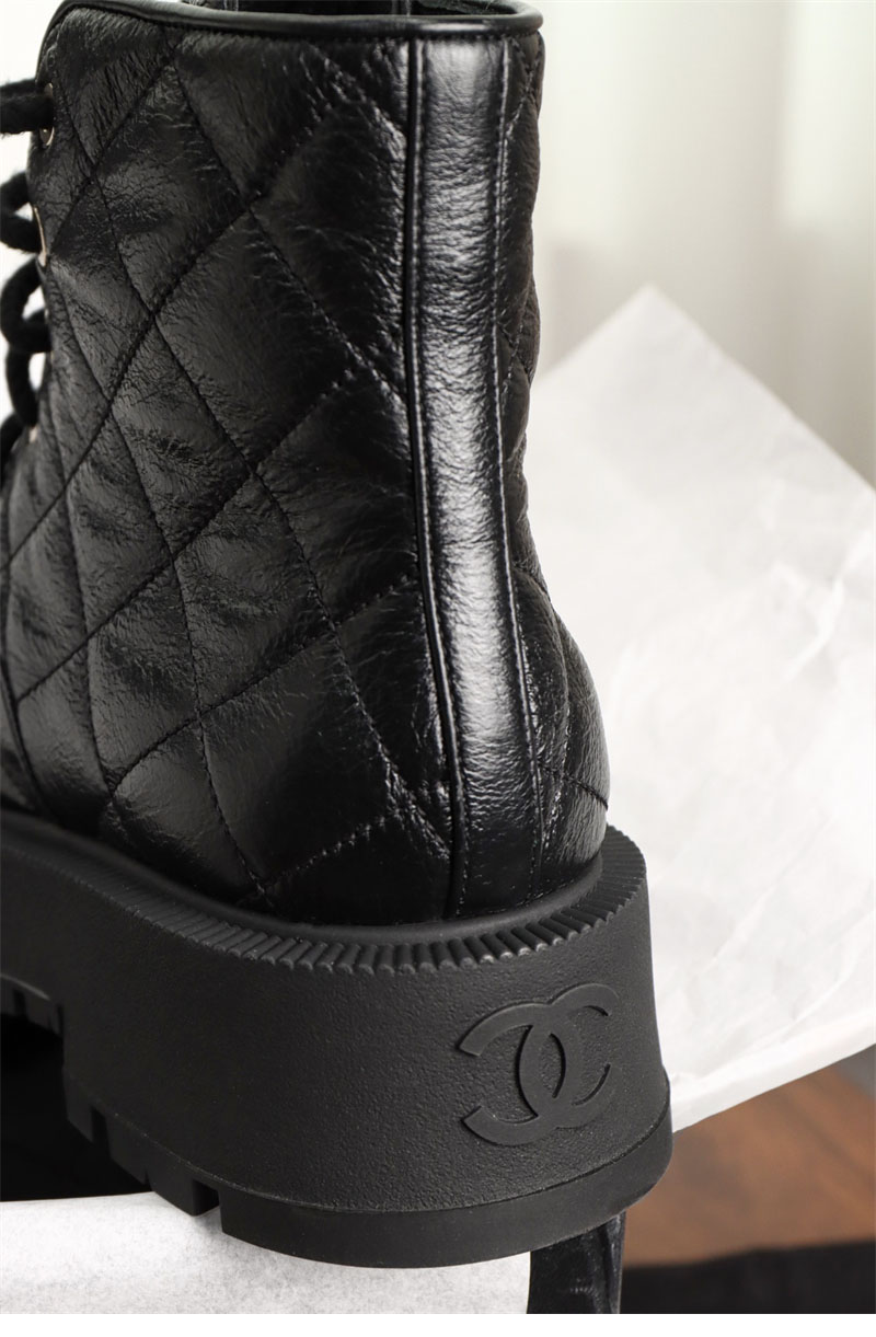 샤넬 샤넬 24A 퀼팅 레더 플랫폼 컴뱃 앵클 부츠 레플리카 10번 이미지 - 신발 | 세미샵 레플리카 사이트