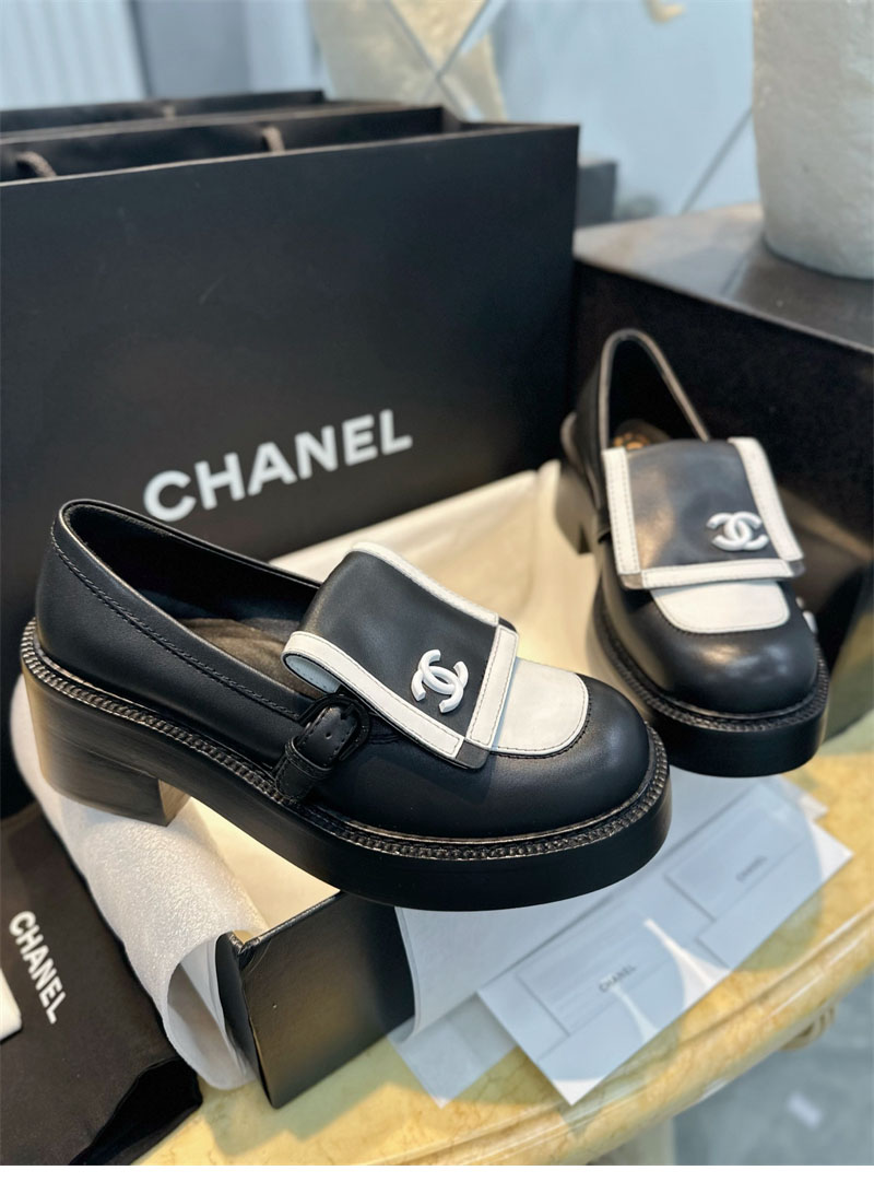 샤넬 24B CC 로고 버클 로퍼 （터보）