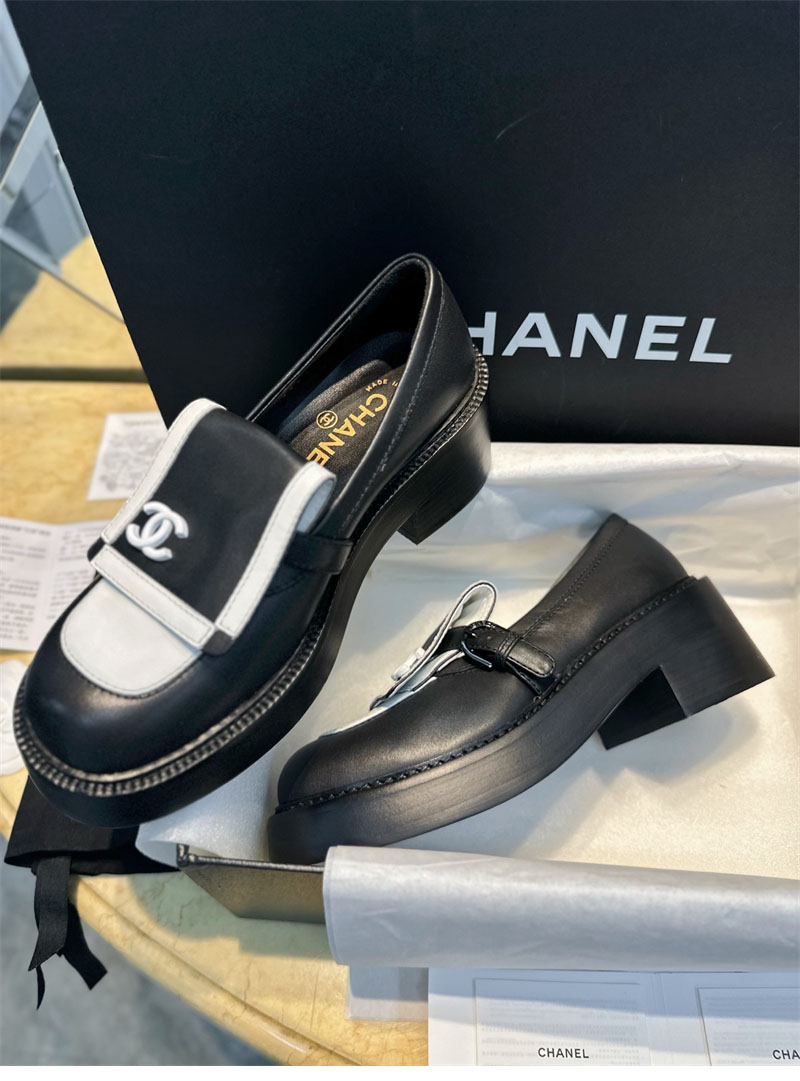 샤넬 24B CC 로고 버클 로퍼 （터보）