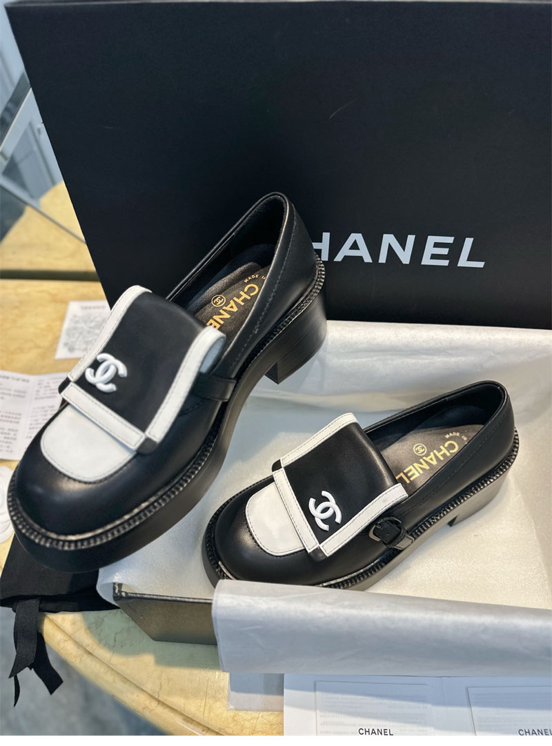 샤넬 24B CC 로고 버클 로퍼 （터보）