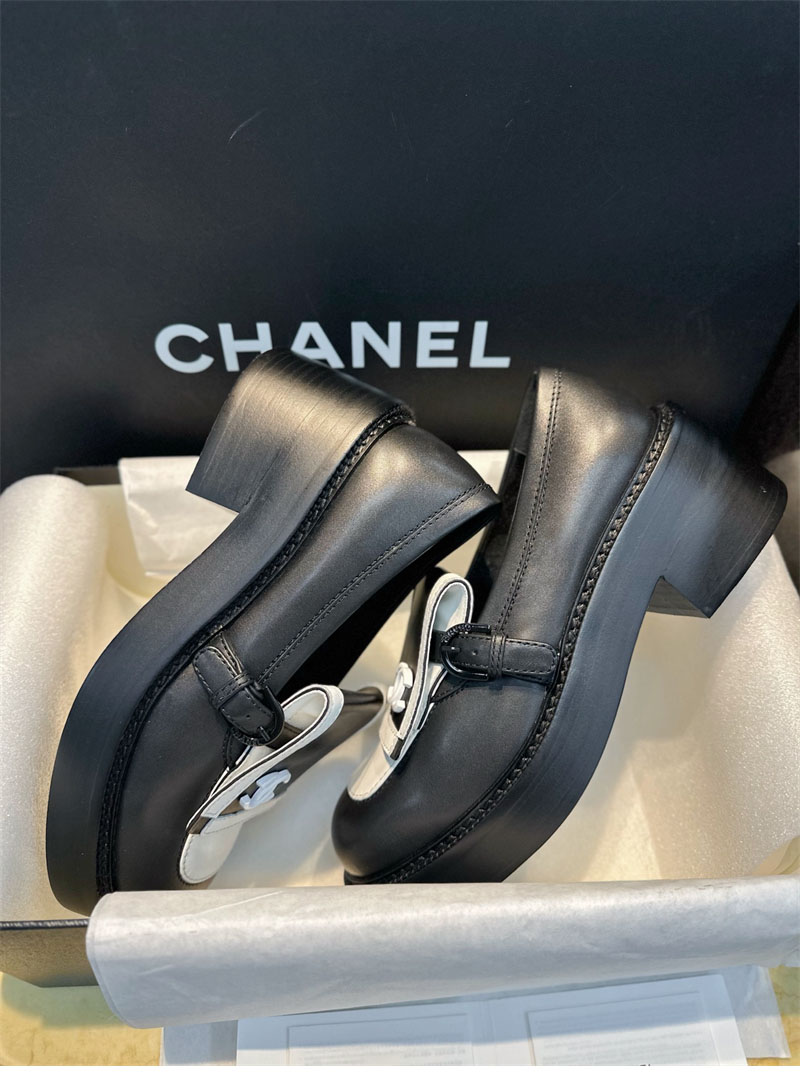 샤넬 24B CC 로고 버클 로퍼 （터보）