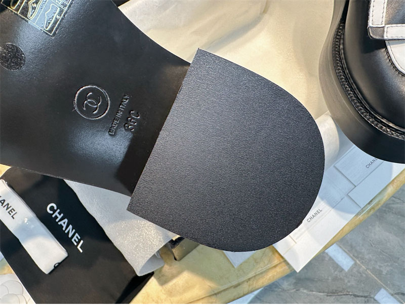 샤넬 24B CC 로고 버클 로퍼 （터보）