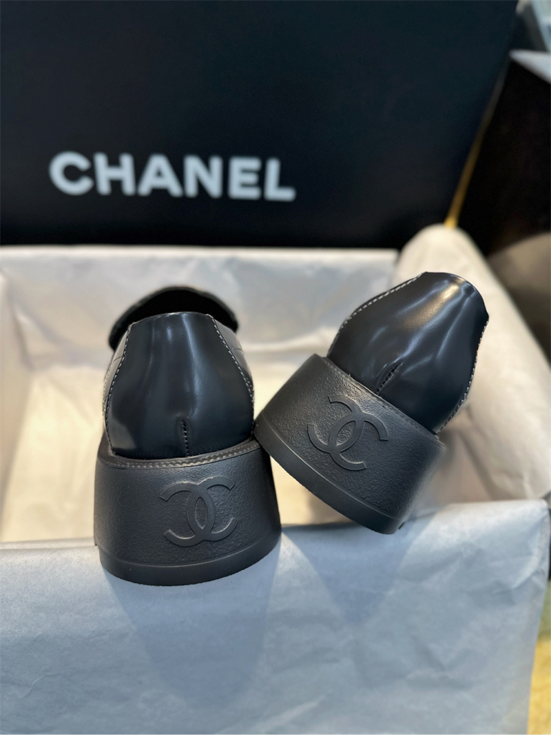 샤넬 24B 체인 CC로고 로퍼（터보）