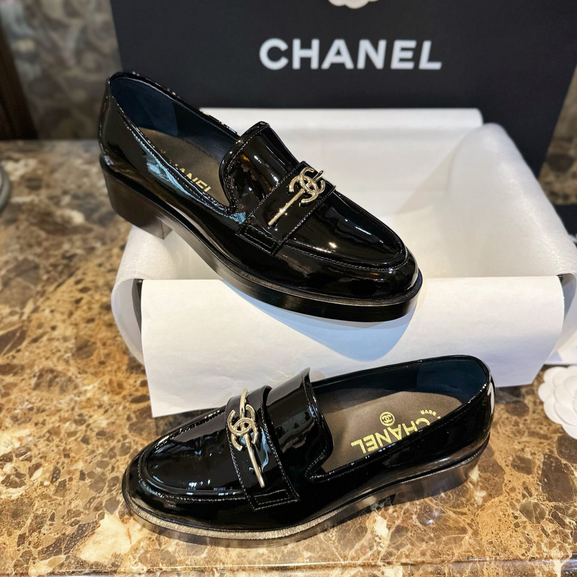 샤넬 24C 메탈 CC 로고 블랙 페이던트 로퍼 “35SIZE – 41SIZE”（TJ공장）