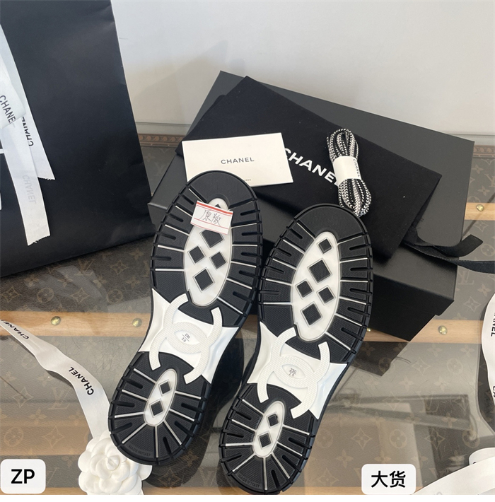 샤넬 25C 크루즈 스니커즈 - 상세 이미지