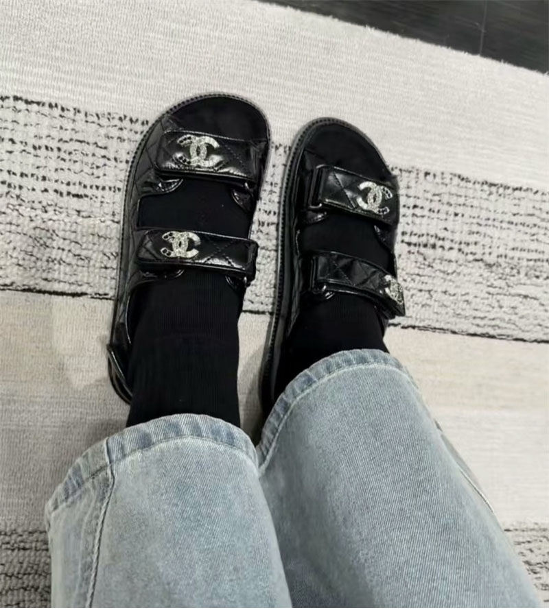C H A N E L 샤넬 25P CC로고 벨크로 샌들 레플리카 2번 이미지 - 신발 | 세미샵 레플리카 사이트