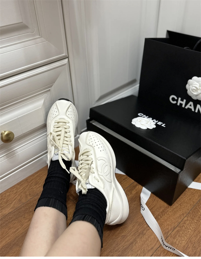 샤넬 샤넬 25 크루즈 스니커즈（터보） 레플리카 14번 이미지 - 신발 | 세미샵 레플리카 사이트