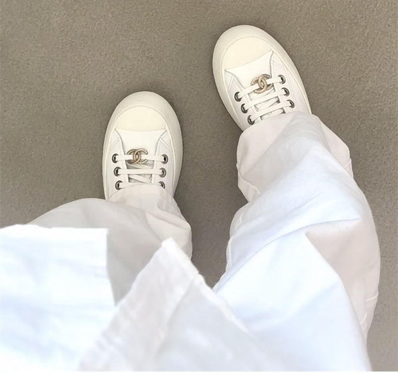 샤넬 샤넬 CC 로고 화이트 금장 팬던트 플랫폼 스니커즈 레플리카 20번 이미지 - 신발 | 세미샵 레플리카 사이트